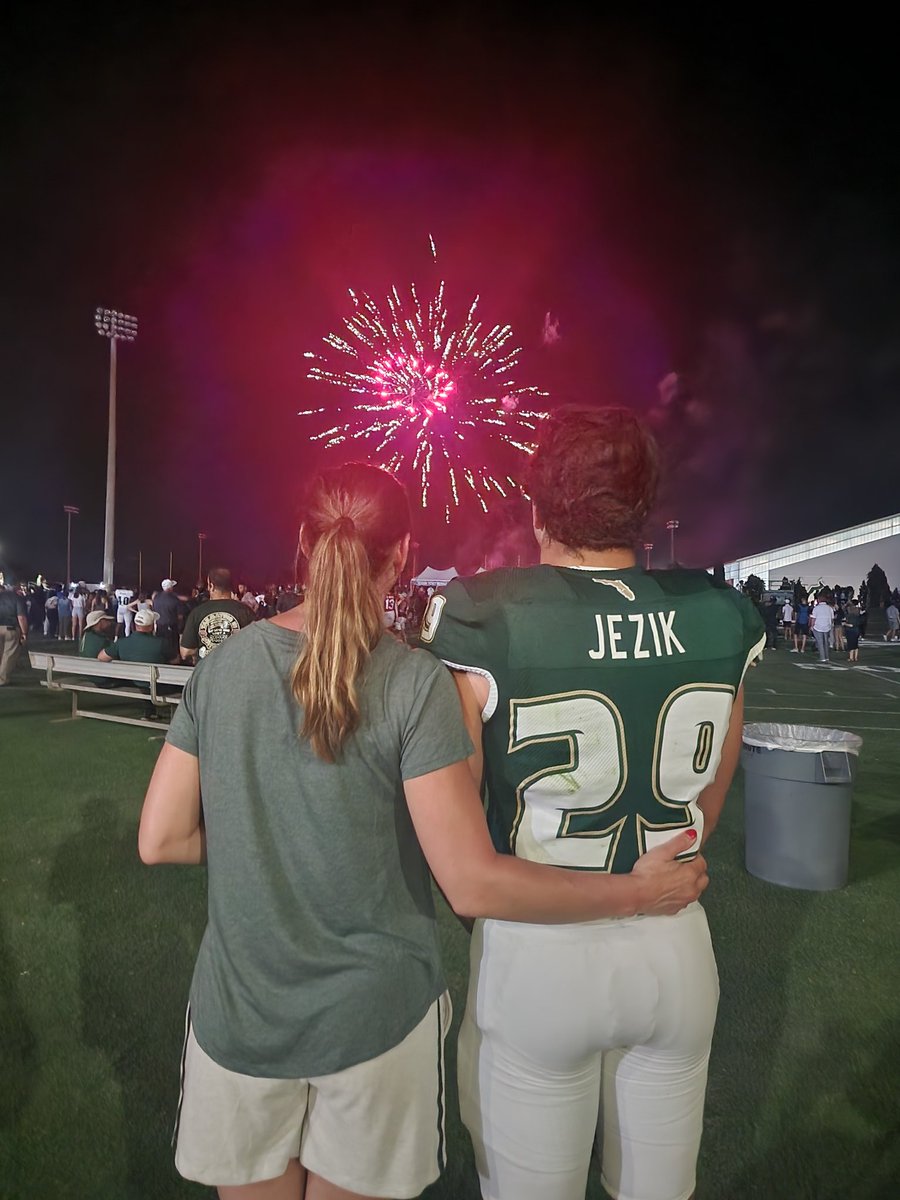 JezikTim's tweet photo. Had a great time USF spring game.  Go BULLS !!! https://t.co/x5Cy8ciXBR