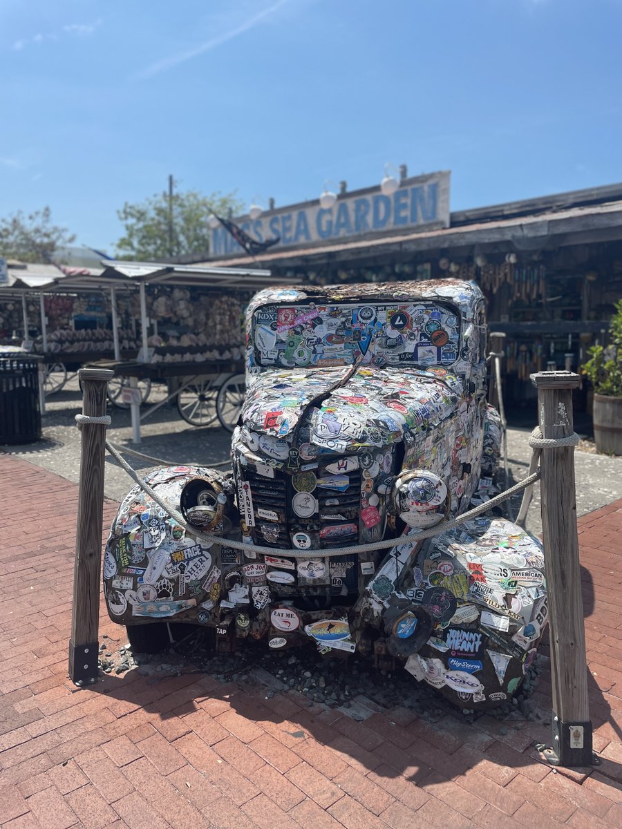 KeySparklingWat's tweet image. I spy with my bad ass eye...🗝️🕳️  You see it?

#MondayMotivation #Mondaymorning #keywest #mondayvibes