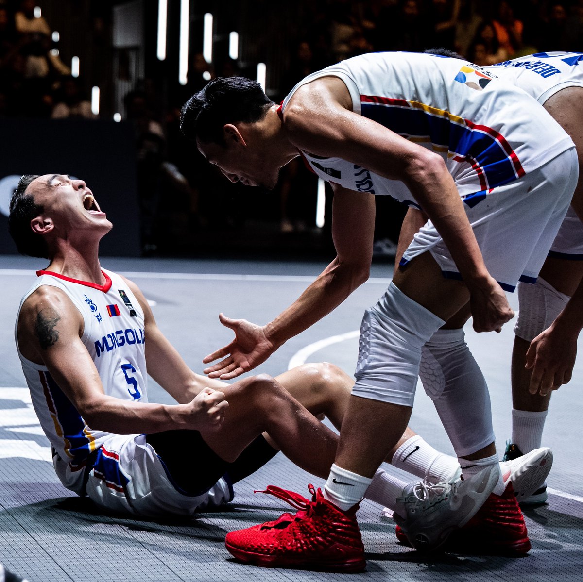 Hang it wherever you want, but hang it 🖼️❤️‍🔥
#3x3Asia

(via ochiro413)