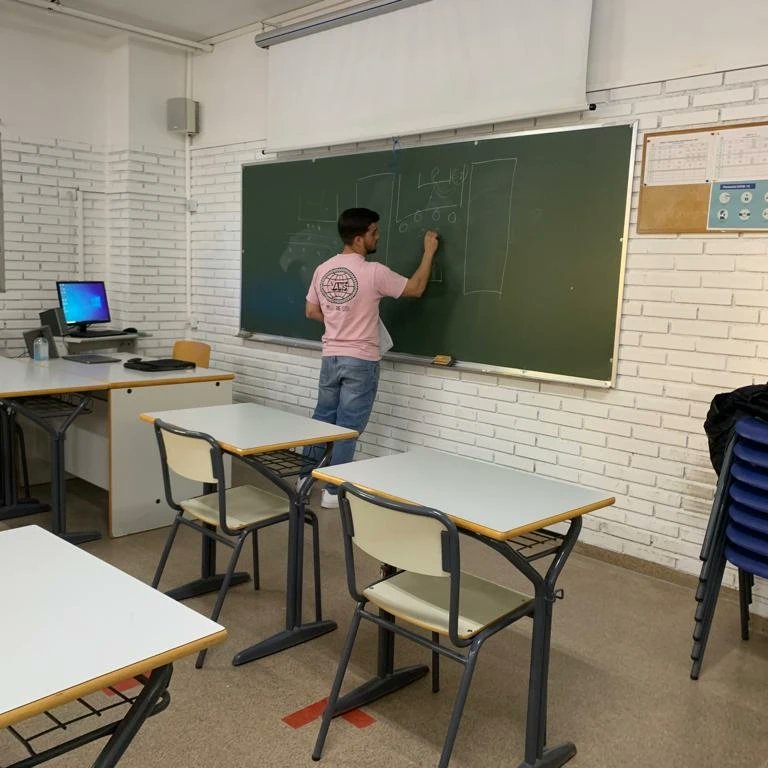 Con <a href="/dasesan/">Dani Serrano</a>,en la asignatura de Técnica individual y colectiva en <a href="/CENETEDValencia/">CENETEDValencia</a>; han visitado entrenamientos de equipos y después cada alumno ha preparado una exposición en clase.

Para ti ¿cuanto valor le das a saber comunicarte y expresar tus conocimientos?