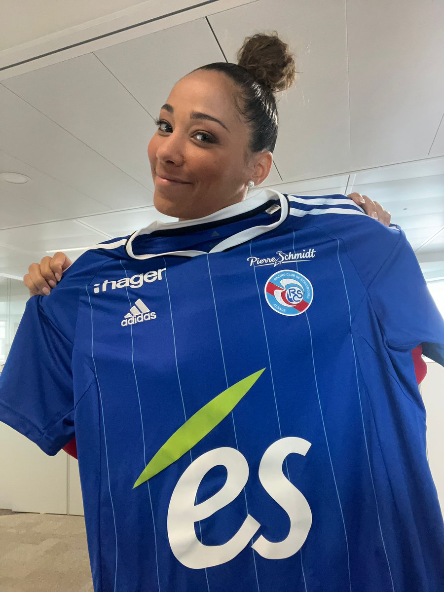 🎁CADEAU STRASBOURGEOIS 🎁

<a href="/alex_djiku/">Alexander Djiku</a> est notre invité sur l'EDG à 17h15 🤩

<a href="/vsainsily/">Virginie Sainsily</a> en profite pour vous faire gagner le maillot de Strasbourg 🔵⚪️

RT + FOLLOW <a href="/lequipedegreg/">L'ÉQUIPE de Greg</a> pour être le vainqueur au tirage au sort !

<a href="/RCSA/">Racing Club de Strasbourg Alsace</a> 
#EDG