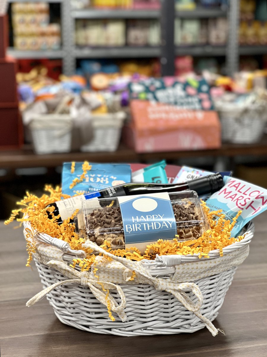 Today's Gift Basket Of The Day is the "Birthday Toast Gift Basket" 🍷

ow.ly/HaWU50NIbv8

Follow &amp; RT to enter #prize draw to #win a Gift Basket. More info via our blog.

 #dailydispatch #gifts #competition #giftbasketsrule #birthdaygiftbaskets #birthdayhampers