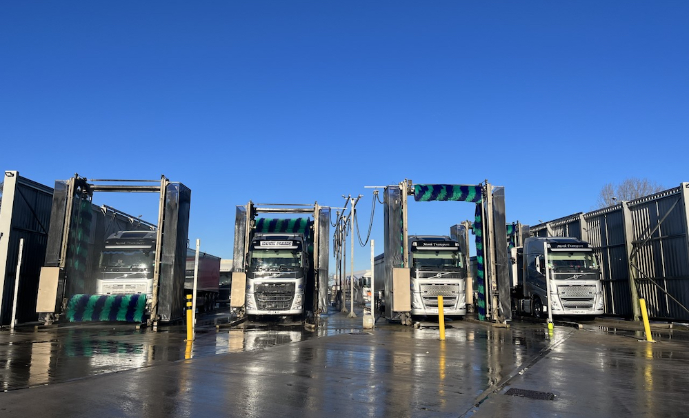 Europe’s No 1 Truckwash, @LymmTruckWash, is planning an exciting expansion by adding three additional washes to the four existing ones. 

Interested by this story? Click on the link below 👇

🔗 - zurl.co/P7TN

#haulage #trucking #logistics #transport #truck #lorry