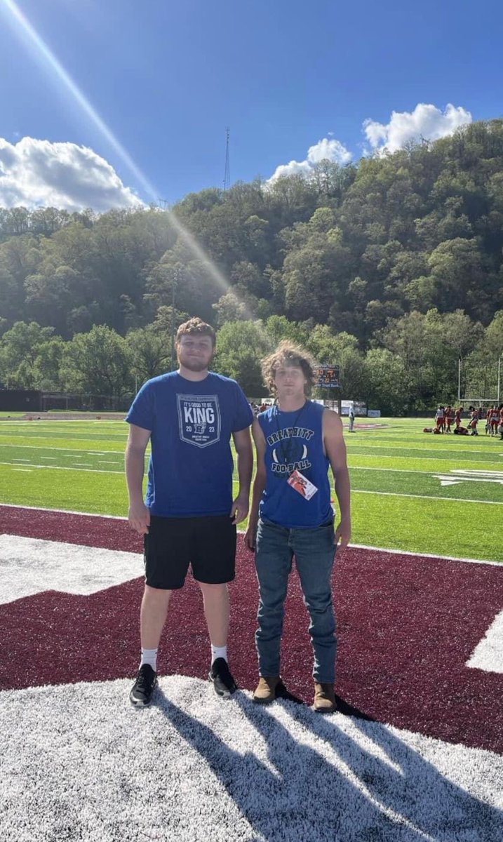 caden_bowling5's tweet photo. Thanks @CoachNeroHawks for inviting me to watch the spring game, I really enjoyed it! @CoachMikeHarris @bryce3034 @UPIKEFOOTBALL https://t.co/s4jqZil13c