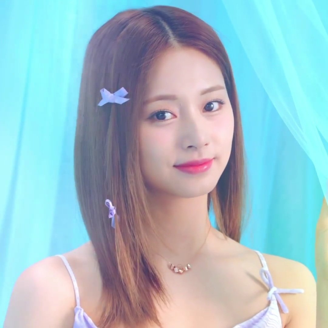 BabyBattenBerg's tweet photo. There's Just Something About Hairbows ππ
#Tzuyu #Momo #Twice
#Motzu #Tzumo #λͺ¨μ― ππ
#MyMotzu #Hairbow #π»π¦
#MatchingMotzu #πππ
#TWICE_5TH_WORLD_TOUR
#HareHare π₯°π
Especially On Them ππΈ https://t.co/w3DnKdCgke