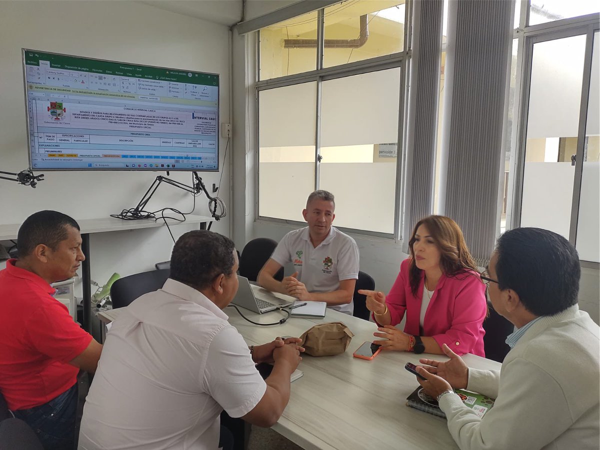 Perafanmaribel1's tweet photo. Nuestro compromiso siempre es estar desde el inicio en cada proyecto, a esta hora mesa técnica proyecto de construcción de pavimento del tramo 3 vía cinco días -alto de San José con @GobCauca1, seguimos avanzando y trabajando para buscar bienestar colectivo. https://t.co/tfZVAwDsSt