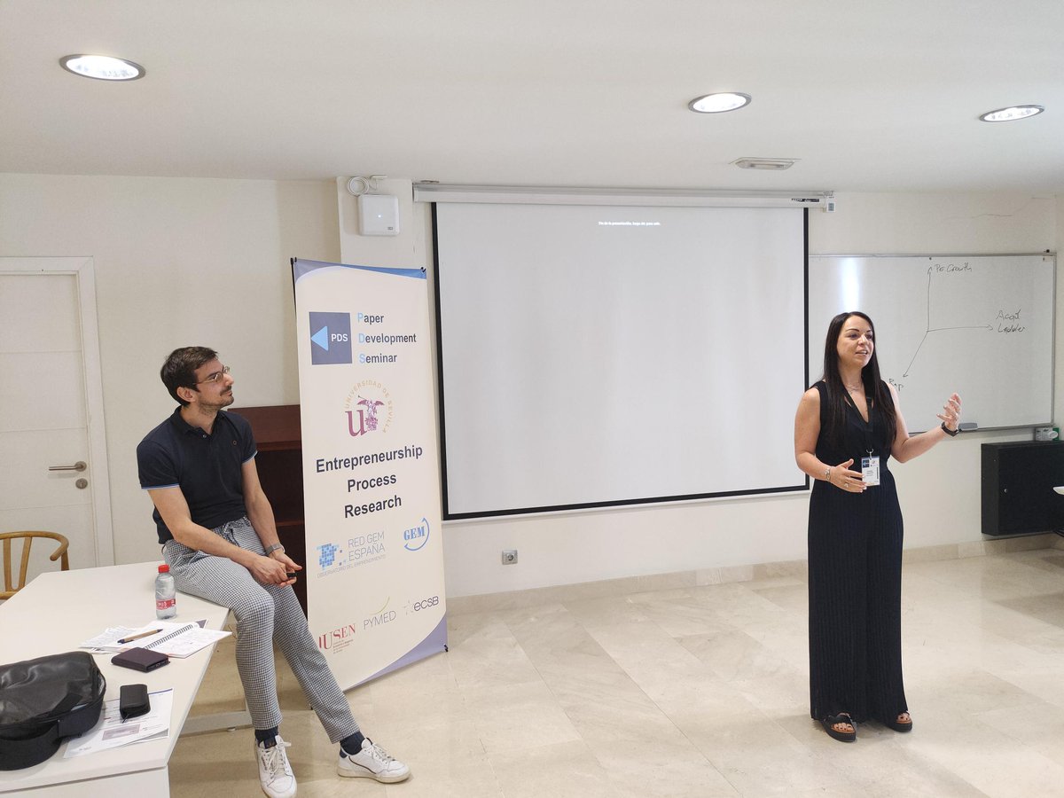 PdsEntrep's tweet photo. 6PDS participants interacting with the speakers notes @C_Theodoraki and Matthias Fink on the plenary session of #6PdsEntrep at @unisevilla https://t.co/t4zmPlKlf4