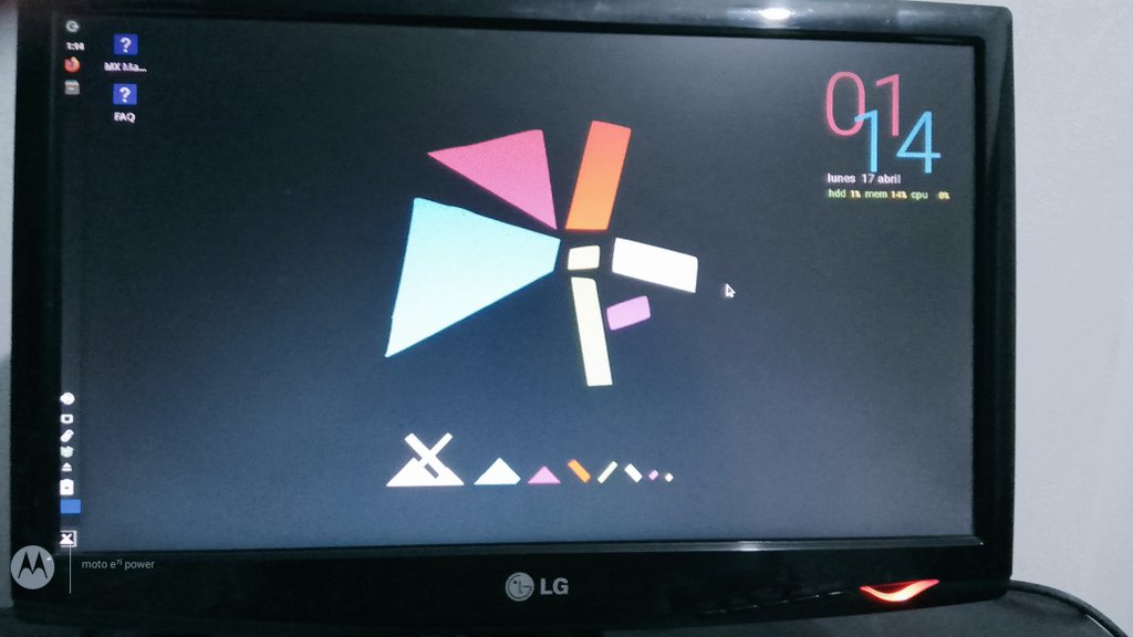 christtopherlan's tweet image. Buscando -una vez más- la siempre ponderada robustez y estabilidad que, dicen, caracteriza al pingüino -me gusta ese relos, grandote y visible, arriba a la derecha...😎

#Mx_Linux     #21_3_Wildflower