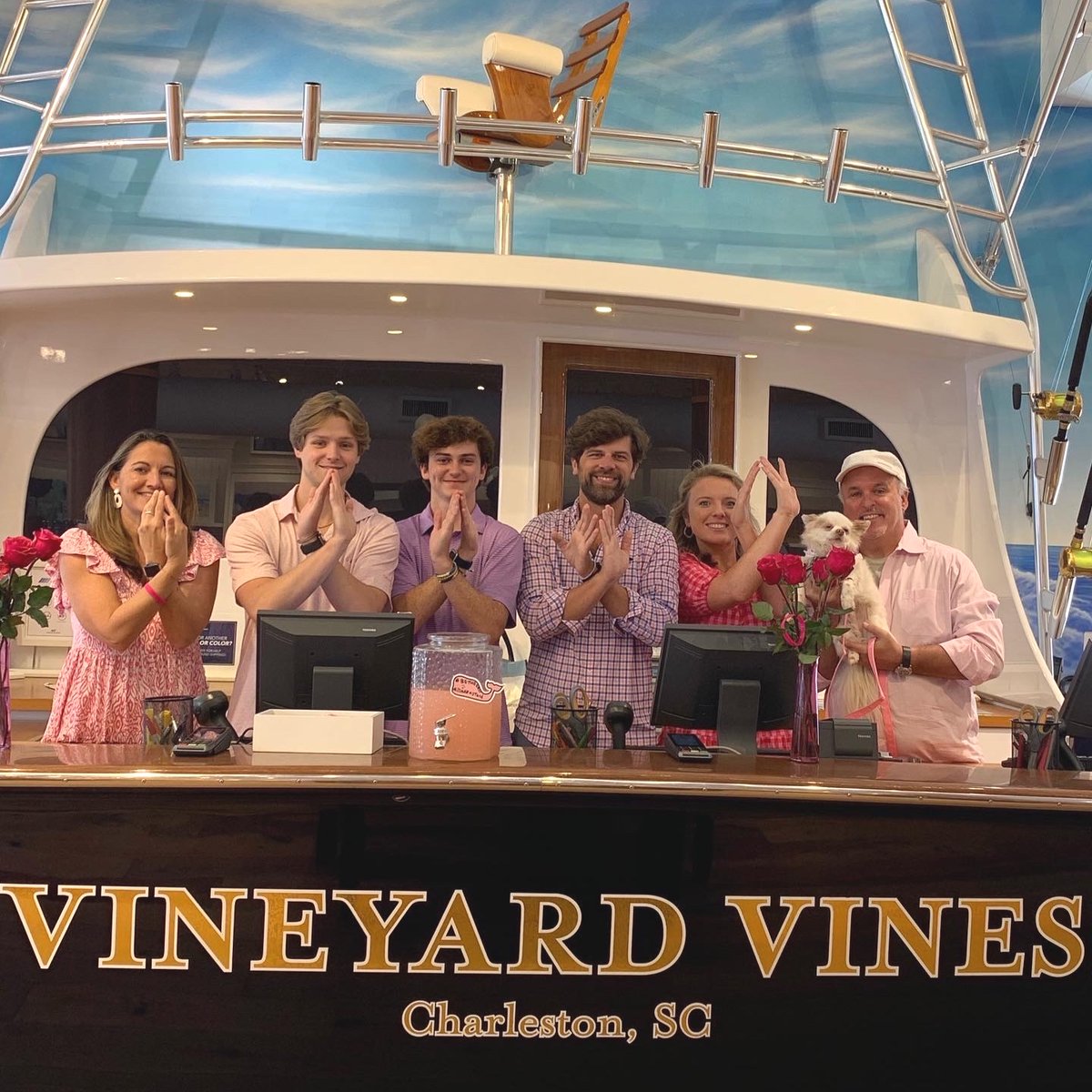 plsc_bcrf's tweet image. We continue to have the most incredible partners teaming up with PLSC to #makeastand. Vineyard Vines stores across the U.S. are joining in on the fun and #turnitpink for for the BCRF.💗

Look how amazing the store looks!🐳⚓ @vineyardvines 

#vineyardvines #partnership #plsc