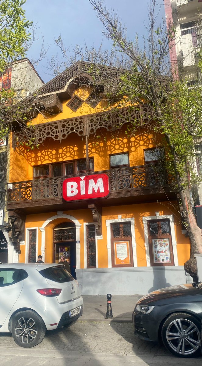 cananiiko's tweet photo. Siz hiç böyle güzel BİM binası gördünüz mü ? #bim https://t.co/8y5u3Y8pYt