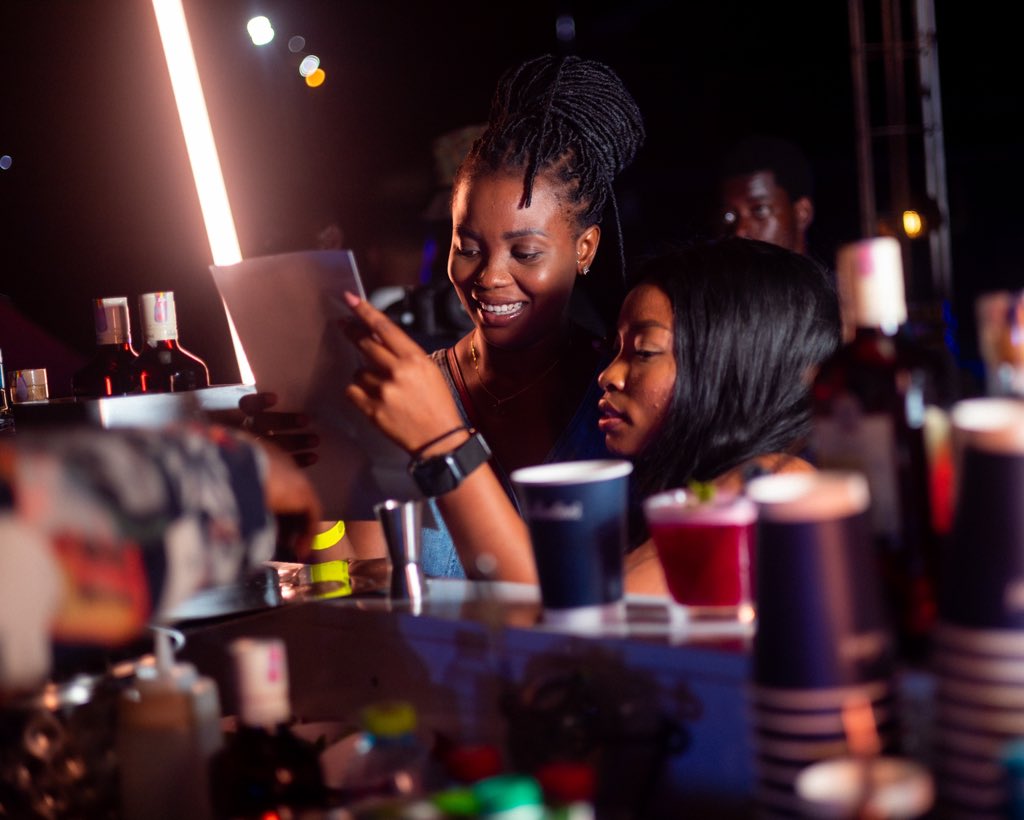 YKTFVworldwide's tweet photo. Cheers to a good week!
YKTFV🦍🦍🦍
FRIENDS OF FRIENDS Edition
S/o to #Ballantinesgh
#YKTFV #friendsoffriends #music #musicalexperience https://t.co/6I8aAPYQEU