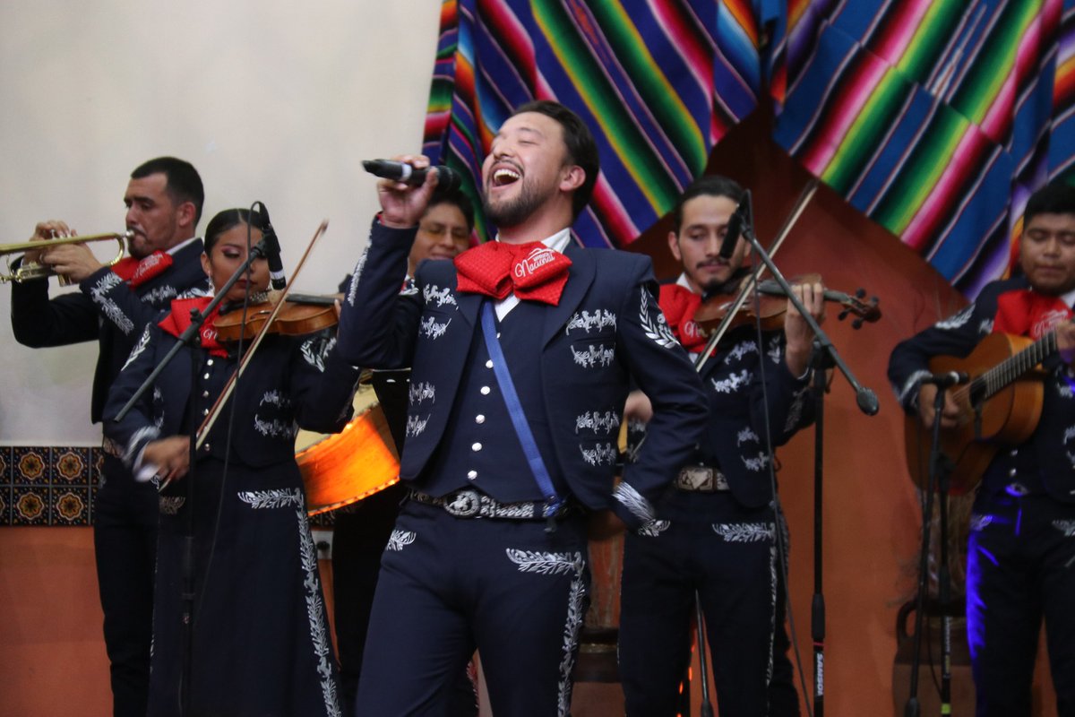 CelisAguirre's tweet photo. ¡Échale un quinto al piano!
Juan Manuel Celis Aguirre

La noche del sábado 15 de abril, la Compañía Nacional de Música de Antorcha presentó, con unas voces excepcionales, un hermoso recital con 20 canciones del gran compositor Felipe Valdés Leal.

https://t.co/e0Umrvgv3d https://t.co/sMv4pkqYo5