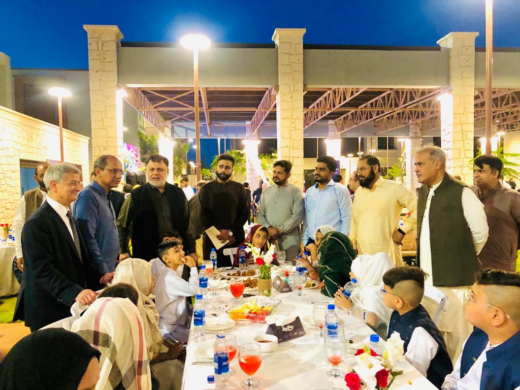 alkhidmatKHI's tweet photo. "Turkish Consulate in Karachi honors Alkhidmat's earthquake relief team and orphan care program at Iftar party." #Karachi #Pakistan #TurkishConsulate #Alkhidmat #EarthquakeRelief #OrphanCare #IftarParty https://t.co/4BiNWUz2AI