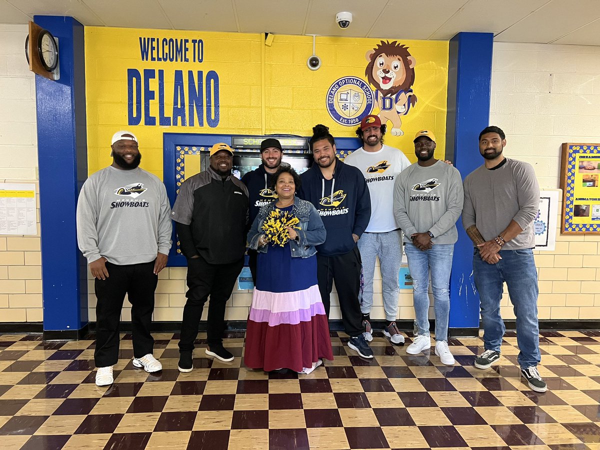 The Delano Elementary students were welcomed by special guests, our Memphis Showboats, as they showed up to school this morning! 📝💙

#UnitedByFootball