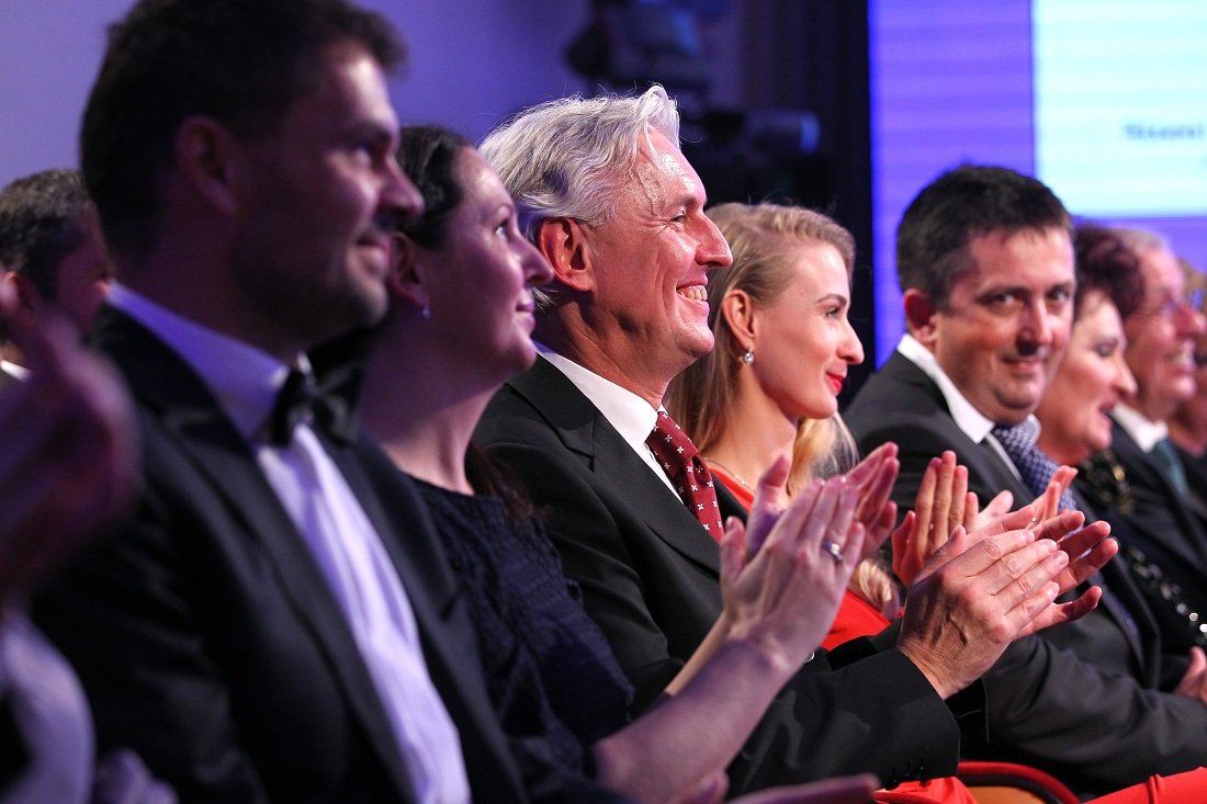 LiborVarhanik's tweet photo. If elected as EA President my goal will be to build a REAL team, bringing people with different viewpoints together with a shared goal – to grow our beloved sport of athletics!
#Libor4president @EuroAthletics https://t.co/QbdZ7UkRa0