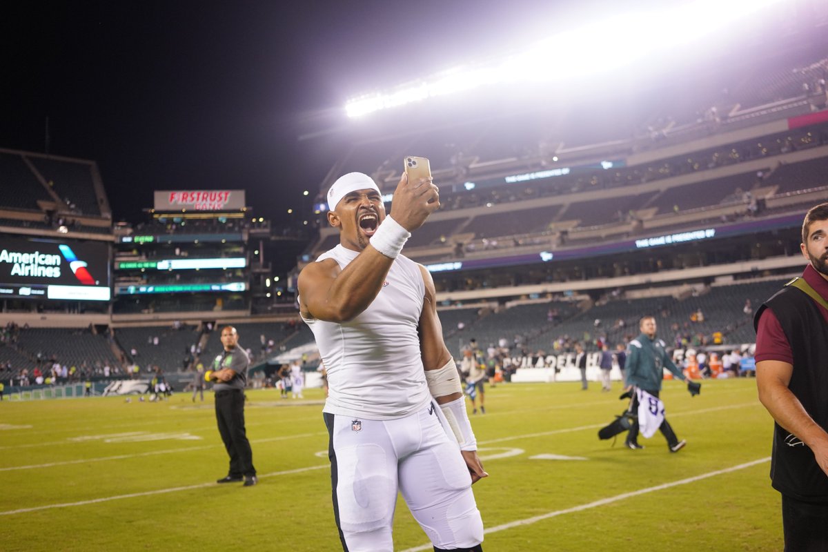 .<a href="/Eagles/">Philadelphia Eagles</a> fans checking their phones