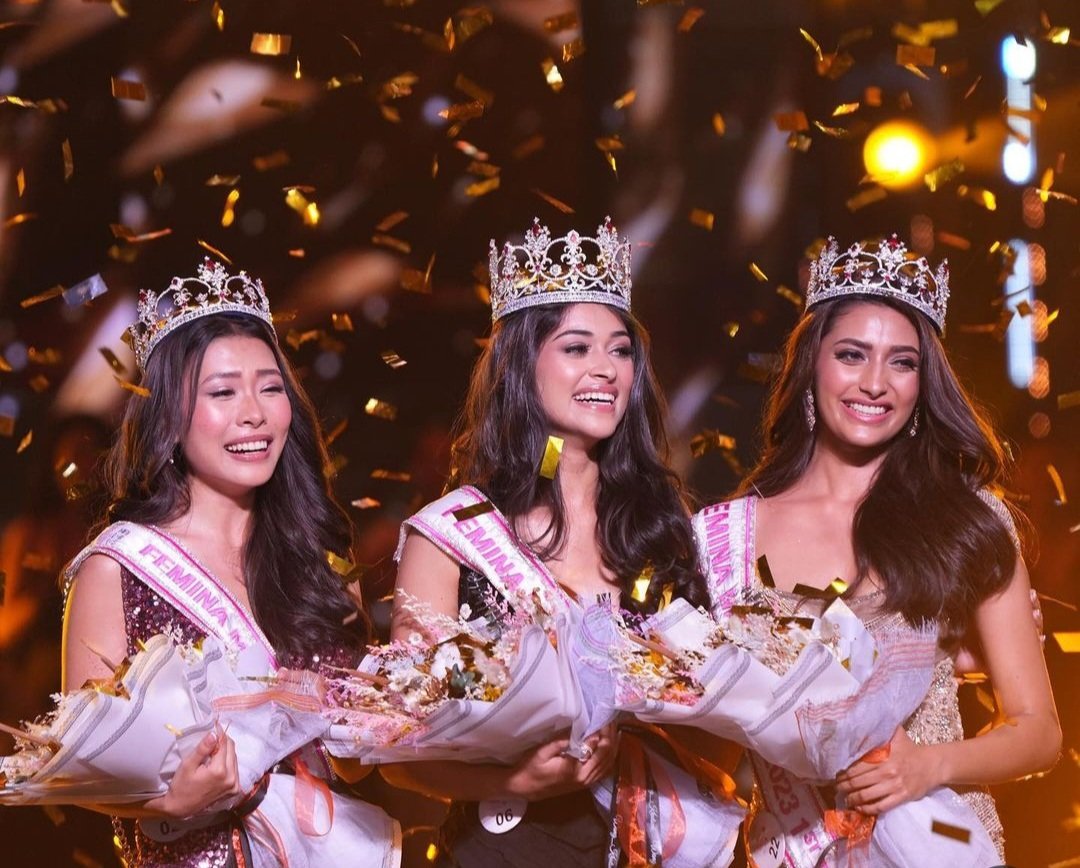 shainasharma_'s tweet photo. Congratulations Divas 🎊 🥳
@feminamissindia
#FeminaMissIndiaWorld2023 #NandiniGupta #ShreyaPoonja
#StrelaThounaojamLuwang 
Crowning Moments From Femina Miss India World 2023… You Should Not Miss At Any Cost
https://t.co/jiGT0NiREP https://t.co/o5pAYci3fr