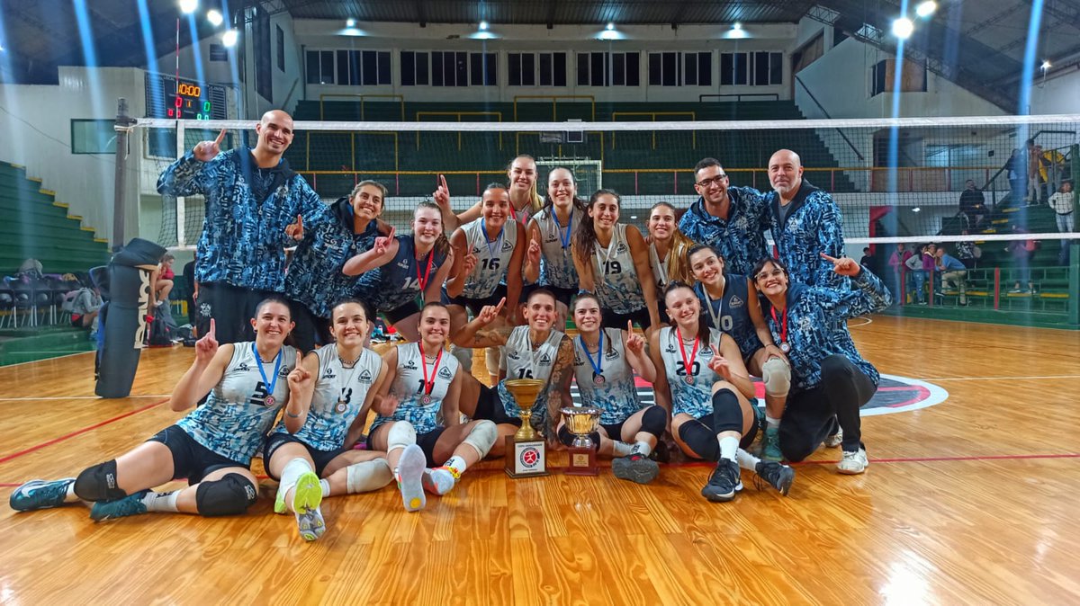 ClubSonDeR's tweet photo. #CopaAVR 🏆🥇 ¡Campeonassss!

Las chicas le ganaron la final a El Tala por 2-0 (25-15, 25-19) y se quedaron con el primer torneo del año de la Asociación

¡Felicitaciones!

#VamosTricolor https://t.co/TUSeBWiktS