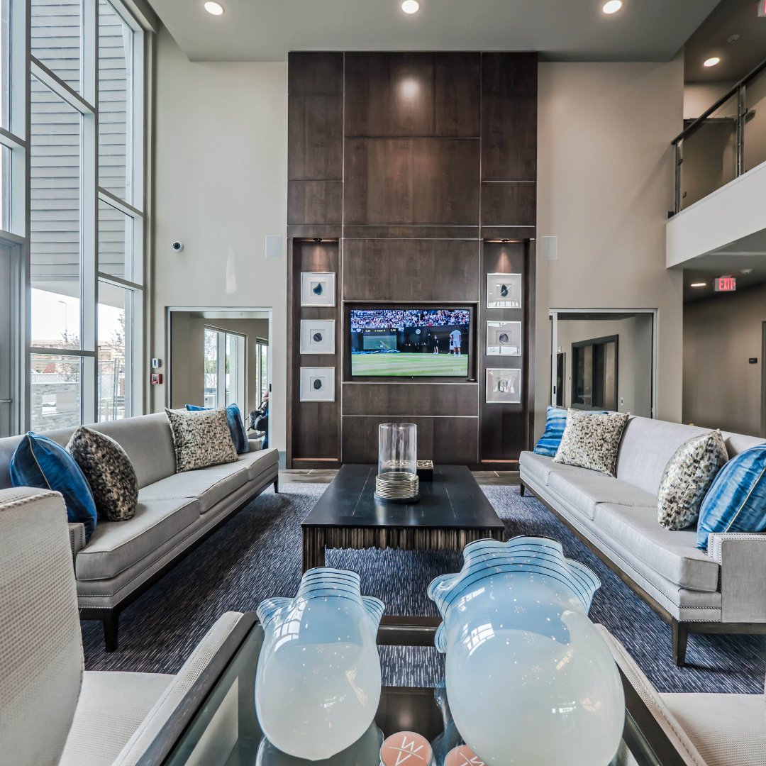 woodviewapt's tweet image. Take a seat and stay a while. Our communal lounge is as stylish as it is comfortable.

#woodviewdeerfield #lpcyoubelonghere #lpcmidwest #lincolnpropco #lpchometogether #apartmentstyle #midwestisthebest #luxuryliving #lovewhereyoulive