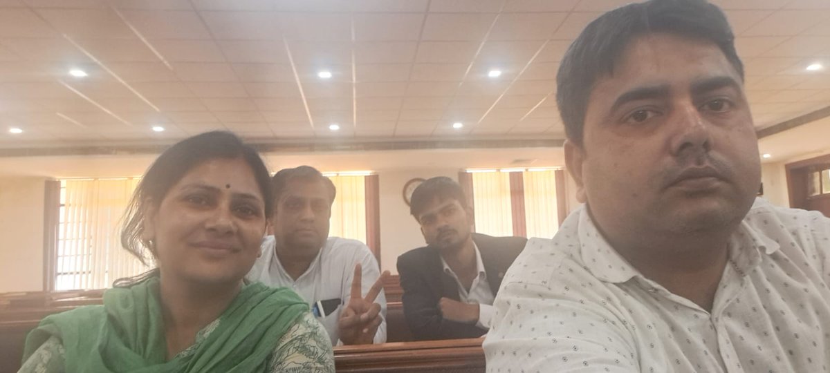 hnkodidh's tweet photo. आम आदमी पार्टी आगरा की मेयर प्रत्याशी श्रीमती सुनीता दिवाकर जी ने आज दोपहर अपना नामांकन दाखिल किया।

#UP_Nikay_Mein_Bhi_Kejriwal
#UP_Nikay_Mein_Kejriwal https://t.co/h2FjRNHjIF