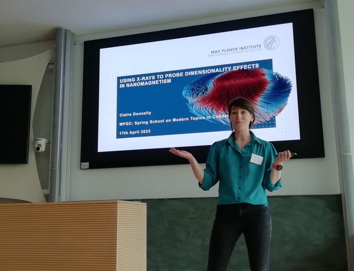 Very nice first day of the <a href="/MPGCQM/">Max Planck Graduate Center for Quantum Materials</a> school, even with a live experiment of a levitating graphite as an analogy of Meissner effect, by Prof.  MacKenzie (<a href="/mpi_CPfS/">Max Planck Institute CPfS - TQC</a>) 😊