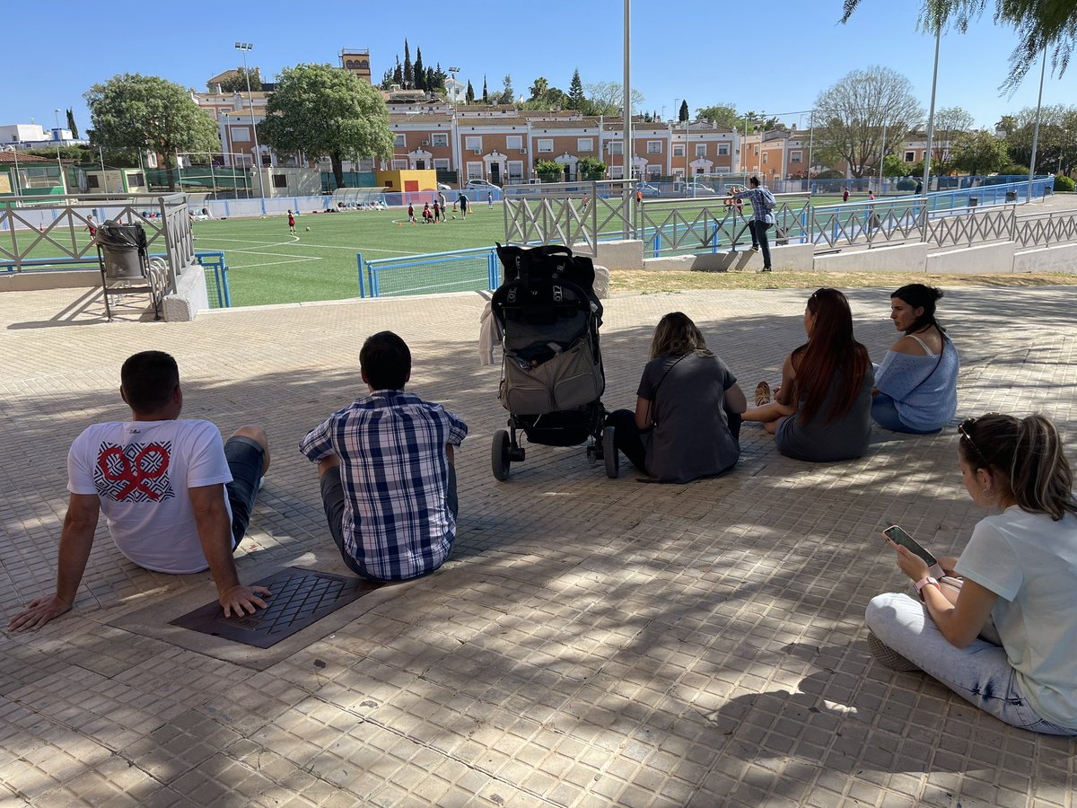 JaimeSegoOrdo's tweet photo. @aytodoshermanas  Unas gradas con sombra por favor.
Campo fútbol 7. Calle Taormina con calle Murano.
Gracias https://t.co/843gCb4KcR