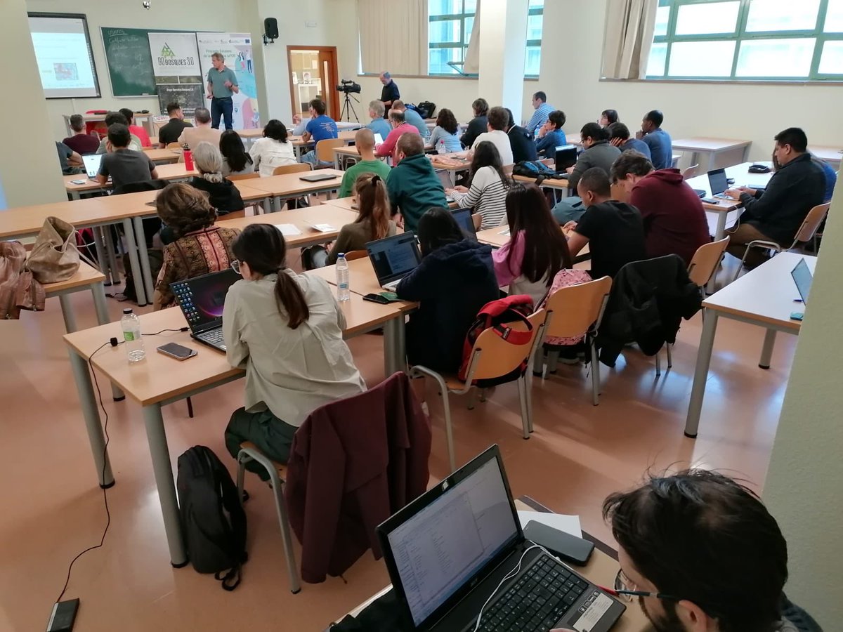 incamedio's tweet image. Que bien ver una sala llena de estudiantes  #dataforest #medforest y expertos forestales internacionales hablando de la plataforma digital de @PEFCSpain en el marco del #GOBosques3_0