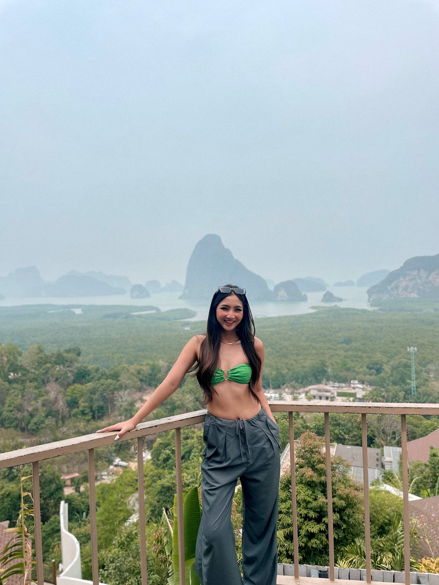 moddingmd's tweet photo. Blessed with this view💚⛰️🌊✨ https://t.co/p8z7yClg2h