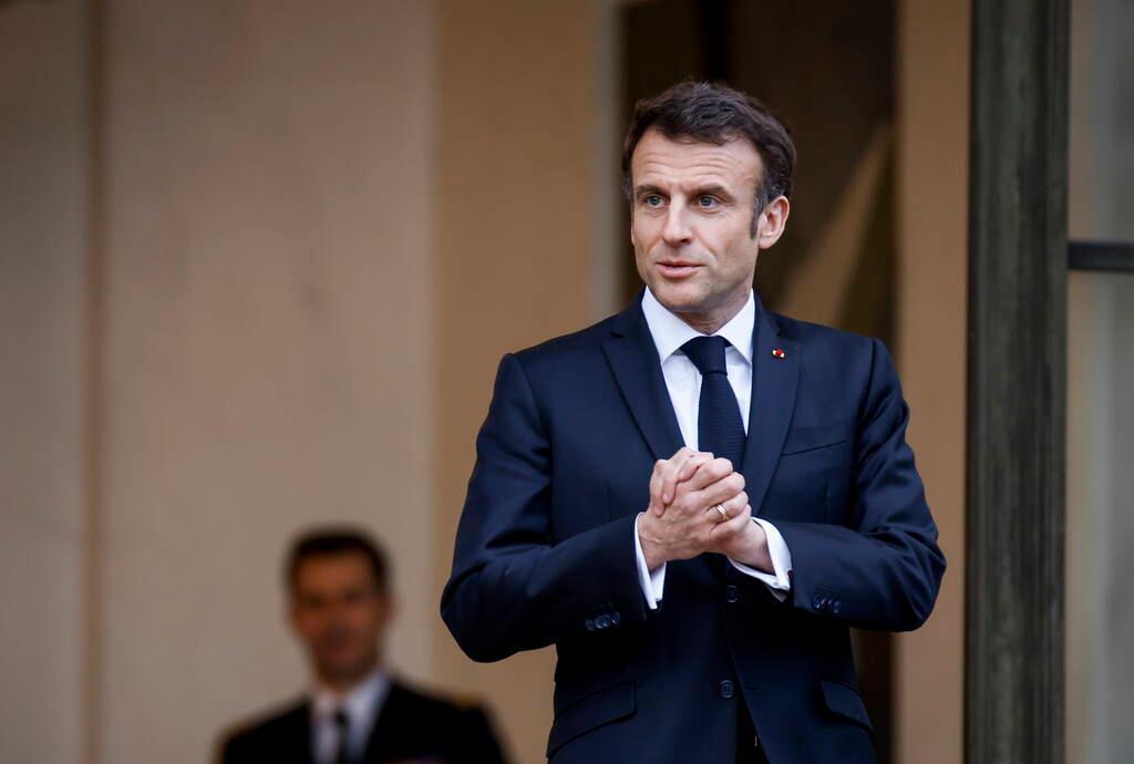 libe's tweet photo. 🔴 EN DIRECT
Faute de syndicats, Emmanuel Macron recevra les patrons mardi à l’Elysée

Lire : https://t.co/U7xOKT0Hot
#Macron20h https://t.co/TnqeZe4Hre