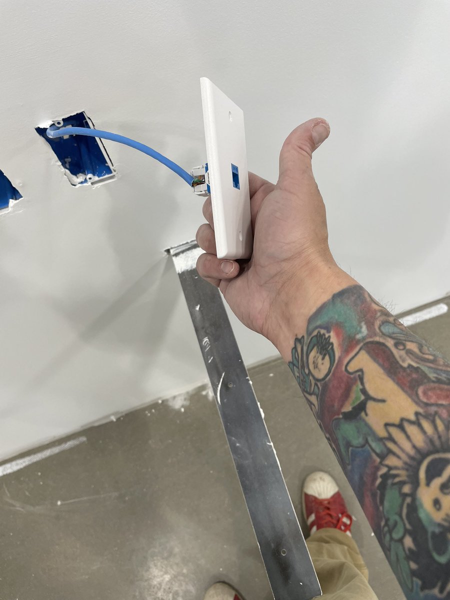 chief420247's tweet image. I don&apos;t I&apos;m not sure what&apos;s more boring, terminating wires in #cubicles, or actually having to #work in cubicles 😂🤣😂