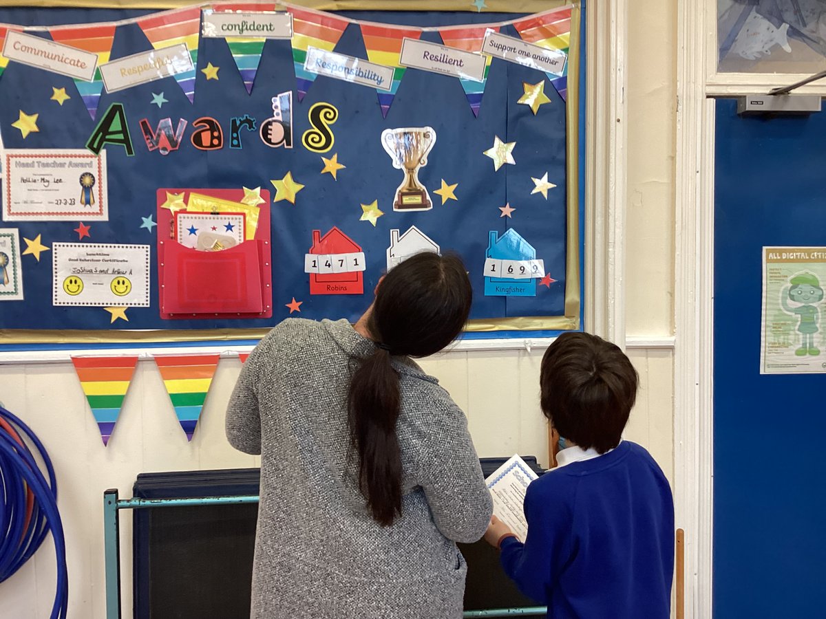 HinchMillSchool's tweet photo. After the Value Awards assembly, the winners had some sweet treats and juice with their invited family members to celebrate their achievements
#FledgeAndFlyHigh #BeHonest #CommunicateClearly #BeResepctful #HaveConfidence #EmbraceResponsibility #SupportOneAnother #BeResilient https://t.co/A8CuvydvZh