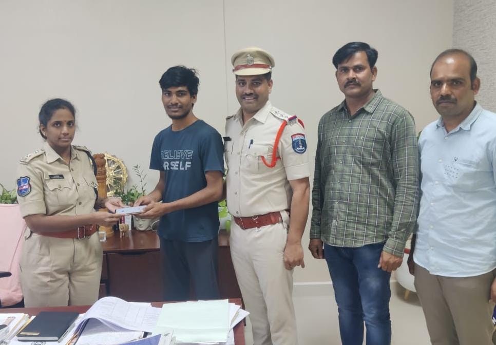 Good Evening Sir,
Today the Gachibowli Police have traced lost mobile with the help of CEIR portal and handed over the mobile to its owner...