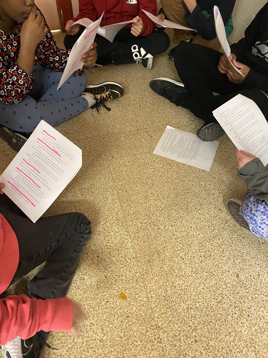ms_bowersclass's tweet photo. Room 22 is working on improving our reading fluency. Did you know that just 10 minutes a day of reader’s theatre can significantly improve student’s fluency? https://t.co/M0B6jpgEDc