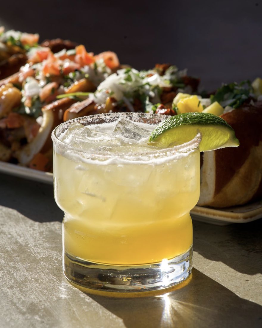 passport_sd's tweet photo. The Silver Slugger Margarita from @Senorgrubbys is a returning hit! 😍⭐
Try this delicious drink when you #CheerHere at every Padres game for $12!!
.
.
.
#senorgrubbys #padresspecials #margarita #margaritamonday #sdfoodie #sandiego #sandiegofood #oceanside #foodie https://t.co/8Q8xgJiYYB