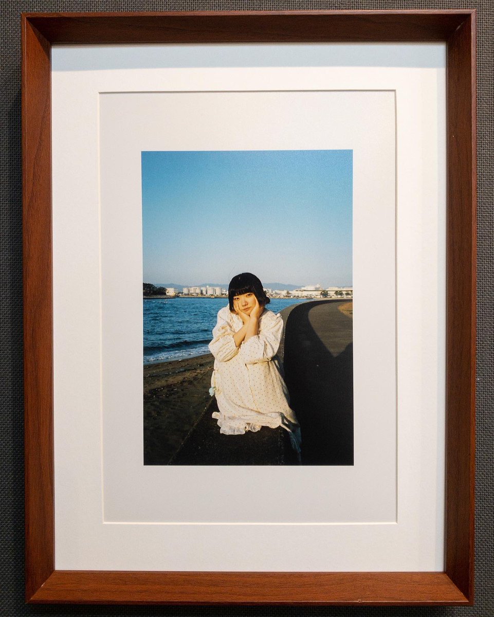 telepudding29's tweet photo. 本日より近藤カメラさまにて
友人(@shinchan_photop)とふたりでの写真展がスタートしました📸

友人の提案に「いいじゃん！」のワンラリーで決まった『偶発』というタイトル
何をもってして偶発なのか、まだ捉えきれていないあれこれ
是非一緒に練り上げてほしいな！
期間中ご都合合いましたら是非に◎ https://t.co/aZDysrpoHM