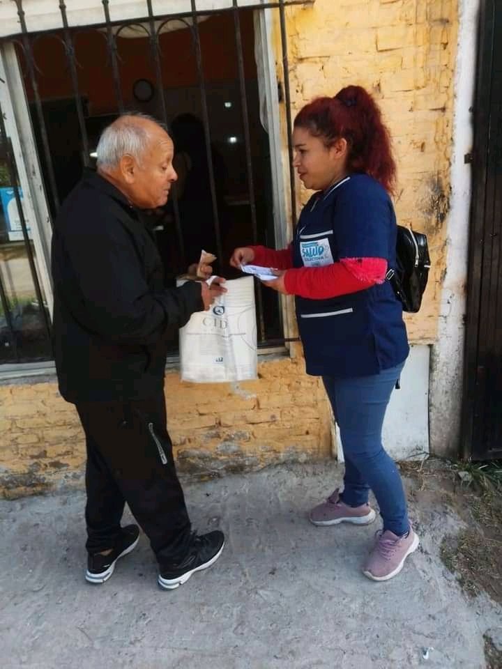 YaninaBasseok's tweet image. Nuestr@s promotor@s de salud colectiva estuvieron recorriendo los diferentes barrios de nuestro distrito llevando información a los vecin@s sobre de como prevenir el Dengue.  
@BarriosDePieOk
@BLANCAHCANTERO

#BlancaCantero2023
#YaninaBasse
#CuidemonosEntreTodos
#PresidentePeron