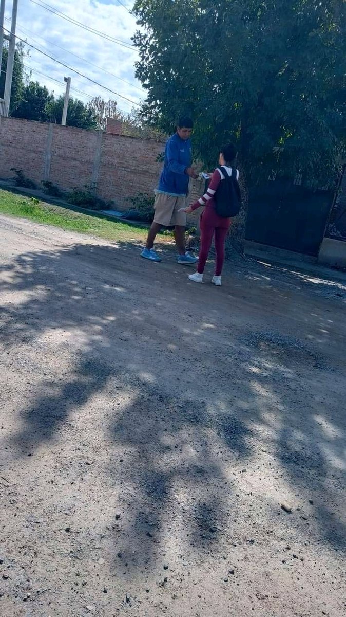 YaninaBasseok's tweet image. Nuestr@s promotor@s de salud colectiva estuvieron recorriendo los diferentes barrios de nuestro distrito llevando información a los vecin@s sobre de como prevenir el Dengue.  
@BarriosDePieOk
@BLANCAHCANTERO

#BlancaCantero2023
#YaninaBasse
#CuidemonosEntreTodos
#PresidentePeron