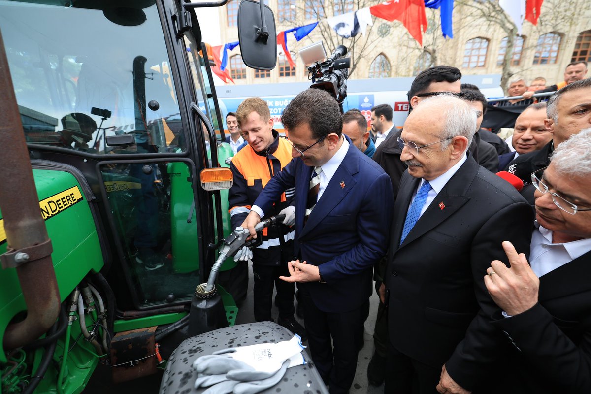 Teşekkürler Çatalca 👏🏻👏🏻👏🏻

Millet İttifakı Cumhurbaşkanı Adayımız Sayın Kemal Kılıçdaroğlu ile Çatalca’da millet ile buluştuk, çiftçilerimize yem ve mazot desteğini başlattık. İstanbul’da tarım ve hayvancılık nasıl canlandıysa Türkiye’de de öyle canlanacak.