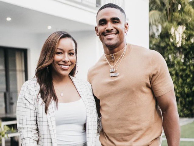 MalcolmLemmons's tweet photo. Nicole Lynn sent Jalen Hurts an Instagram DM after his college career ended:

"Hey, have you picked an agent? If not, I'd love to link."

Hurts then went on to sign with her.

Today, Lynn made Hurts the highest-paid player in NFL history (5-yr, $255M).

Bet on yourself. https://t.co/fNbUQ6ww52