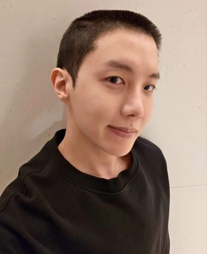 BTStreamArg's tweet photo. 🦋https://t.co/Y0j1RBNdCH
🦋https://t.co/wo0wEC5jaq
🦋https://t.co/u2k6cC3z4z

WE LOVE YOU JHOPE
WE WILL WAIT FOR YOU HOBI
ARMYS WILL WAIT FOR JHOPE
#UntilWeMeetAgainOurHOPE
#제이홉_이젠우릴믿을차례
#언제나여기서_희망을_기다릴게
#JhopeWeLoveYou
#WeWillRootForYouHobi @BTS_twt https://t.co/zsmSxQ79xi