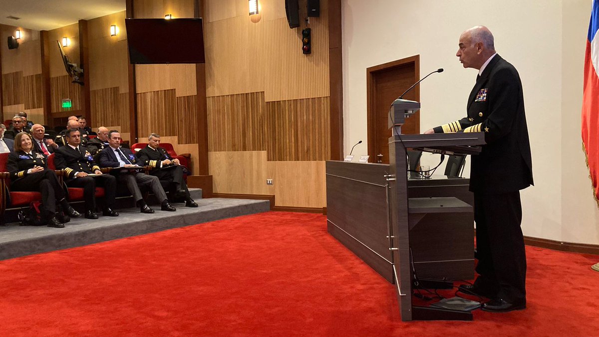 Armada_Chile's tweet image. Comandante en Jefe de la Armada participó en inauguración del 20° Simposio Regional de ex alumnos de @NavalWarCollege

Reunión que busca dar continuidad a la educación de sus graduados, y que se efectúa en la Academia de Guerra Naval

#ArmadaTeCuida #RAS2023 @EmbajadaEEUUcl