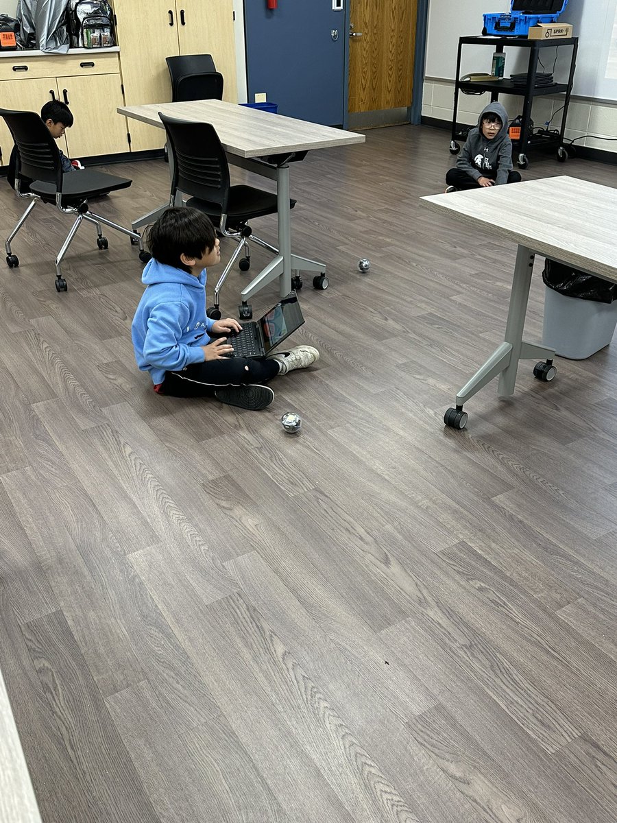 AdamsMichca's tweet photo. STEM Club Session 4 is ready to roll! They learned how to aim, drive &amp; change speeds today! @Shabonee27 @SpheroEdu https://t.co/YXSUWwt8U5