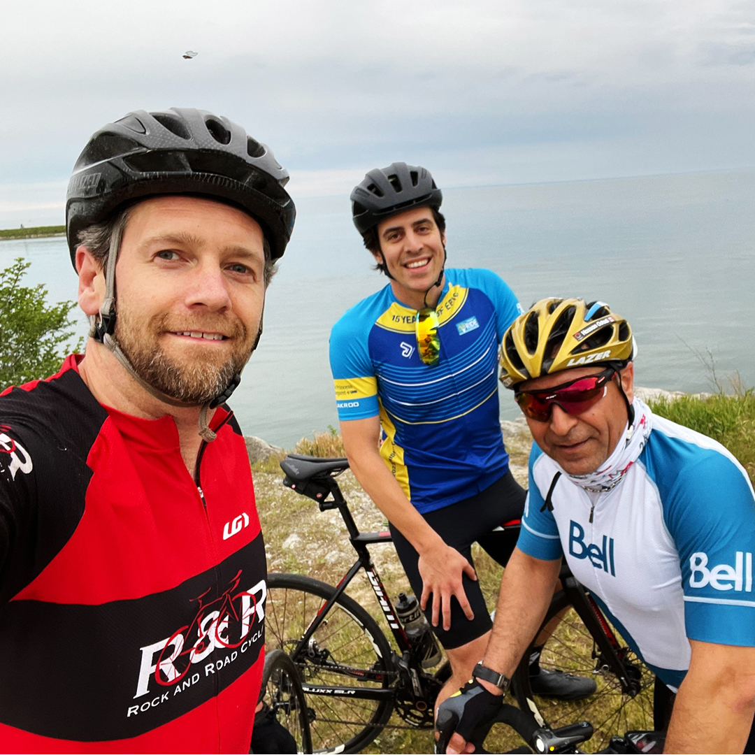 Bell's tweet photo. In honor of National Volunteer Week, we recognize our #TeamBell members who give back in their communities. In 2022, they volunteered more than 100,000 hours to 1,200 charitable organizations. 💙👏 #NVW2023 #BellforBetter https://t.co/Xp0WW15UH9
