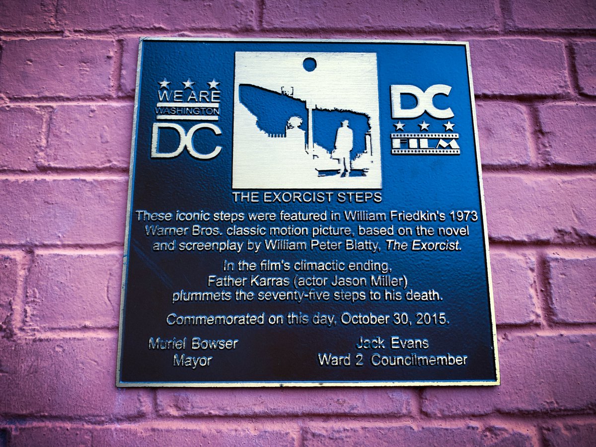 JayBauman1's tweet photo. When a location is as iconic as the Exorcist stairs, it's probably best to just not film anything else there ever again. You can even see the plaque dedicated to it looming over Ana De Armas. https://t.co/pkUlIf5kU8
