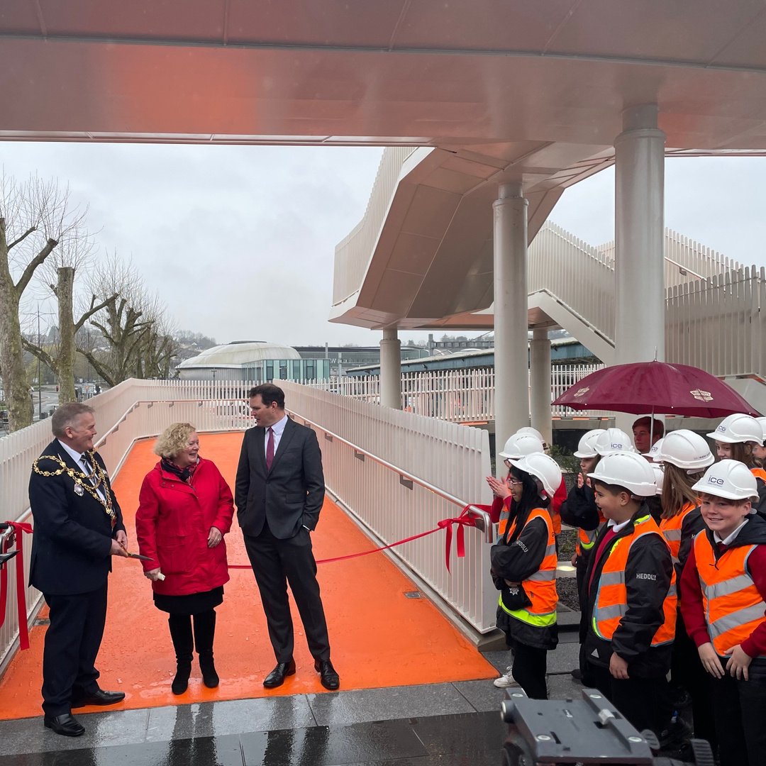 AlunGriffiths_'s tweet photo. Exciting news! Newport Devon Place footbridge is now officially open to the public, providing a safer and more accessible passage from Newport City Centre.

Well done to the site team involved in the planning, construction, and installation of the new footbridge. https://t.co/ILOsKV8naO