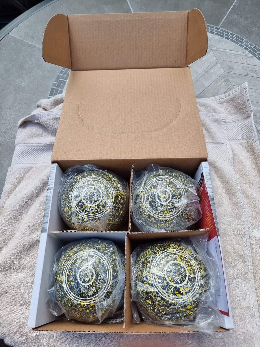 BowlsPemberton's tweet photo. Anyone lucky enough to get hold of some new bowls this season ? Let us know https://t.co/Iw26lwZHos