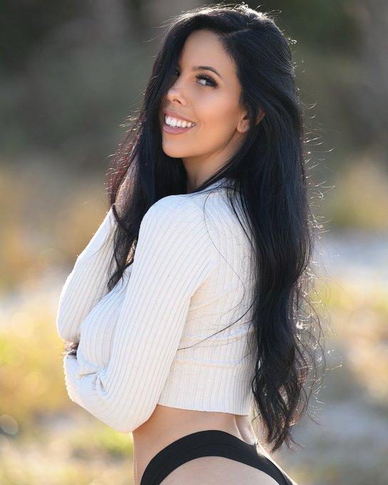 Life is good 💗💫 https://t.co/2GtrvYMqsp<a href="/tag/happynewyear"class="tags"><span>#happynewyear</span></a>