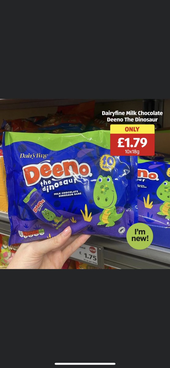 mizzhogbear's tweet photo. Once again @AldiUK flying 🦅 close to the sun ☀️ lol 😆 Let the tweet carnage begin @CadburyUK Hahhahaha https://t.co/BFZyLxqzIT