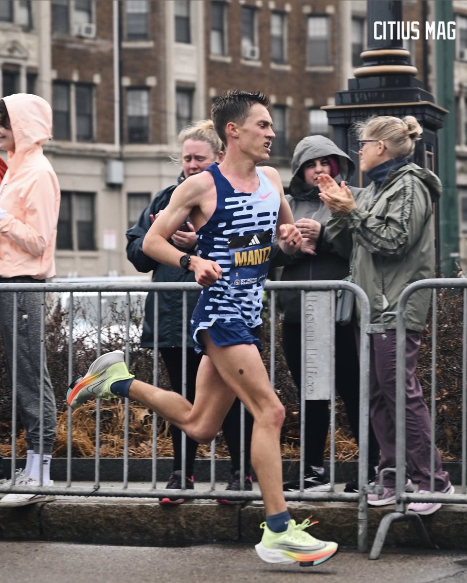 Conner Mantz is the top American in 9th place with 5km left in the race. Trying to hold onto 2:08 pace.