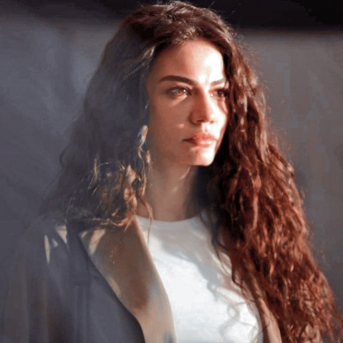hourlydemet's tweet photo. Demet Özdemir as Farah Erşadi #DemetÖzdemir #FarahErşadi
 #AdımFarah #AdımFarahdizi https://t.co/pudvf63rAd
